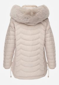 Born2be - Jasnobeżowa Pikowana Kurtka Przejściowa z Kapturem i Ściągaczami po Bokach Fezika. Okazja: na spacer, na co dzień. Typ kołnierza: kaptur. Kolor: beżowy. Materiał: futro, poliester, jeans. Styl: casual #2