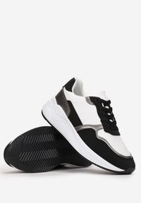 Born2be - Biało-Czarne Sneakersy Clymanassa. Wysokość cholewki: przed kostkę. Nosek buta: okrągły. Kolor: czarny. Materiał: materiał, jeans, dresówka