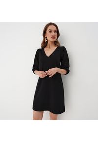 Mohito - Sukienka mini z bufiastymi rękawami - Czarny. Kolor: czarny. Długość: mini