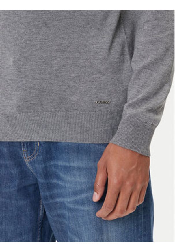 Guess Golf M5BR09 Z0432 Szary Regular Fit. Typ kołnierza: golf. Kolor: szary. Materiał: syntetyk