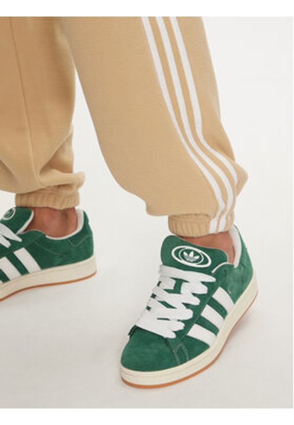 Adidas - adidas Spodnie dresowe adicolor 3-Stripes IZ2490 Beżowy Regular Fit. Kolor: beżowy. Materiał: syntetyk