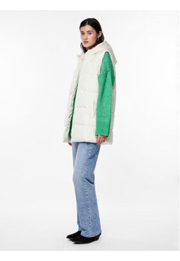Pieces Bezrękawnik 17115628 Écru Regular Fit. Materiał: syntetyk. Długość rękawa: bez rękawów