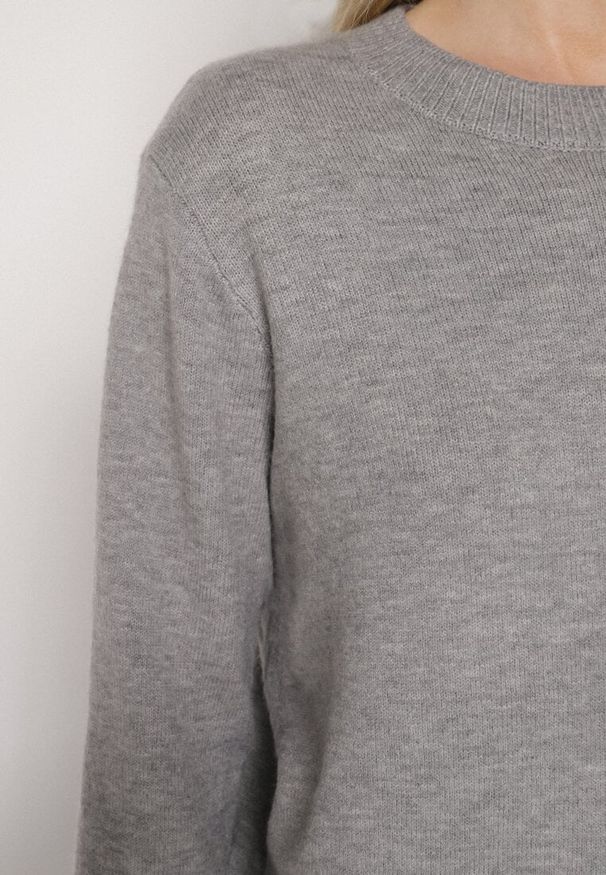 Born2be - Szary Casualowy Sweter z Wełną i Bawełną Nedalla. Okazja: na co dzień. Kolor: szary. Materiał: bawełna, wełna. Długość rękawa: długi rękaw. Długość: długie. Styl: casual