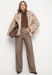 Born2be - Beżowa Kurtka Futerko z Ozdobnym Kołnierzem Talliea. Okazja: na co dzień. Kolor: beżowy. Materiał: futro. Styl: klasyczny, wizytowy, casual, elegancki #4