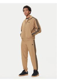 Adidas - adidas Spodnie dresowe adicolor Woven Firebird JY1339 Beżowy Regular Fit. Kolor: beżowy. Materiał: syntetyk #4