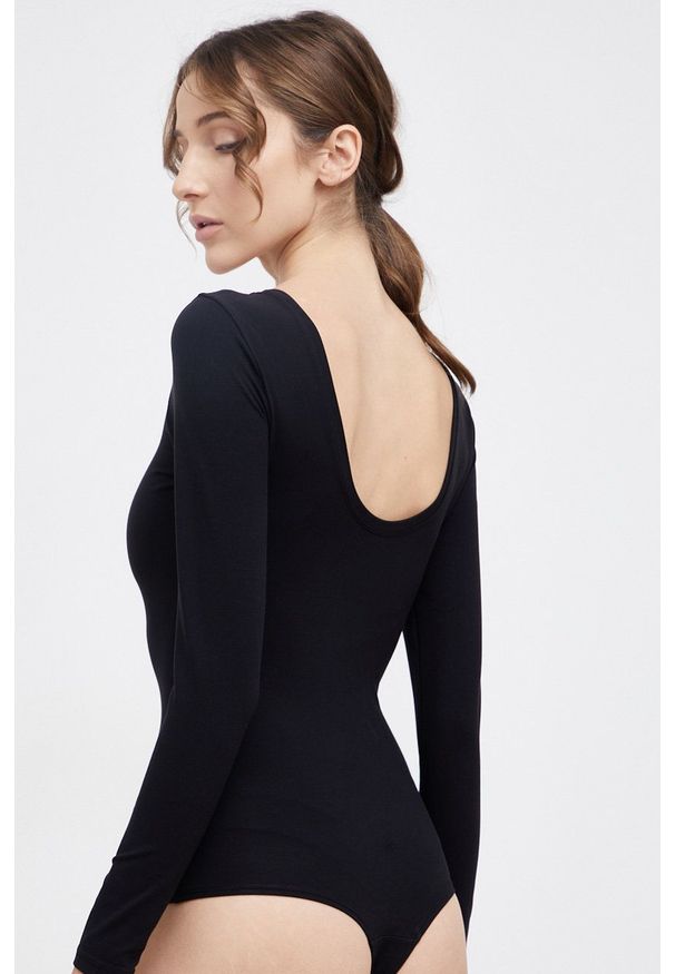 Spanx - Longsleeve modelujący SCOOP NECK LONG SLEEVES BODYSUIT. Kolor: czarny. Materiał: materiał