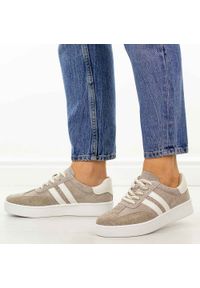 Beżowe skórzane półbuty damskie Filippo Dp7512/26. Okazja: na co dzień, na spacer. Kolor: beżowy. Materiał: nubuk, skóra. Szerokość cholewki: normalna. Sezon: wiosna, lato, jesień. Obcas: na płaskiej podeszwie. Styl: casual, klasyczny, elegancki #1