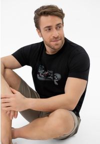 Volcano - Bawełniany t-shirt, Comfort Fit, T-FAST. Okazja: na co dzień. Materiał: bawełna. Długość: krótkie. Wzór: nadruk. Styl: casual #1