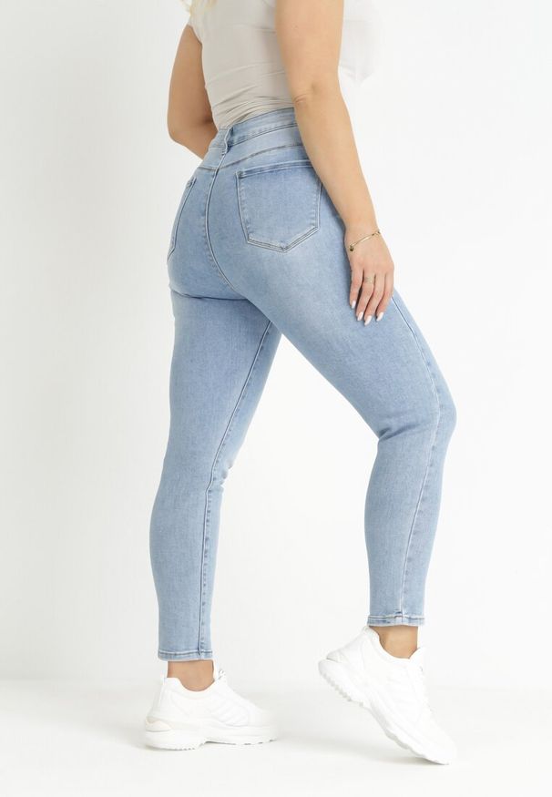 Born2be - Jasnoniebieskie Jeansy Skinny Push-Up Lilien. Kolor: niebieski. Wzór: aplikacja