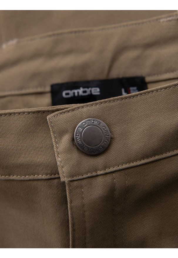 Ombre Clothing - Spodnie męskie cargo STRAIGHT LEG z kieszeniami zapinanymi na zamek – khaki V3 OM-PACG-0204 - XXL. Kolor: brązowy. Materiał: bawełna, elastan, materiał. Styl: elegancki