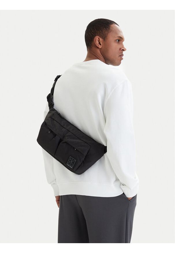Calvin Klein Nerka Utility Emblem Sling Waistbag LV04D3341G Czarny. Kolor: czarny. Materiał: materiał
