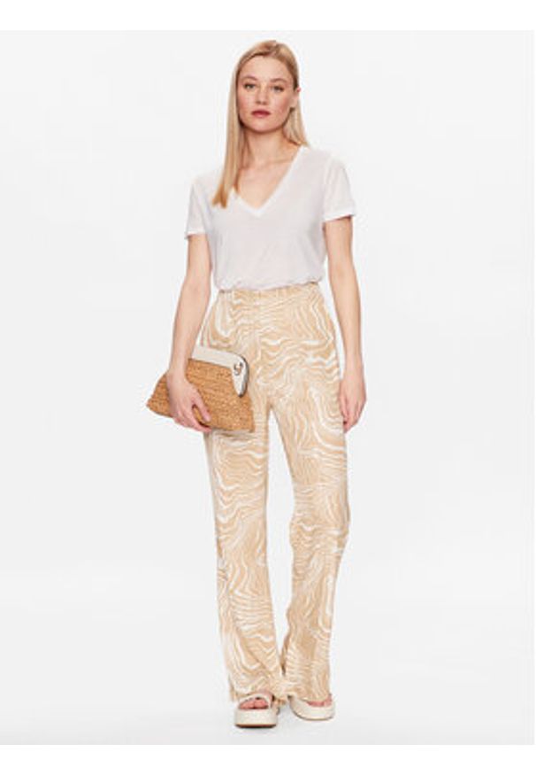 United Colors of Benetton - United Colors Of Benetton T-Shirt 3NLHE4249 Biały Regular Fit. Kolor: biały. Materiał: lyocell