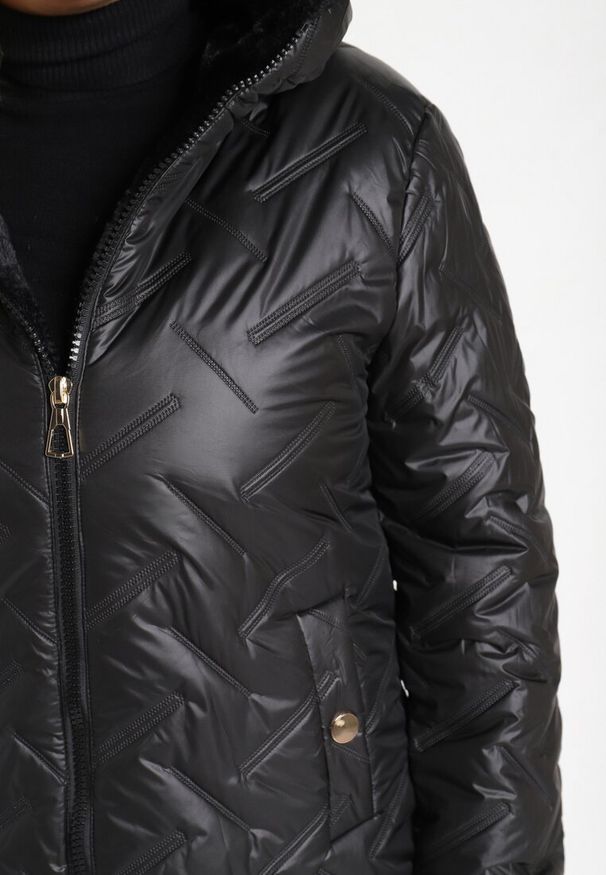 Born2be - Czarna Pikowana Kurtka z Kapturem Ocieplana Futerkiem Lealinea. Okazja: na co dzień. Typ kołnierza: kaptur. Kolekcja: plus size. Kolor: czarny. Materiał: futro. Długość: długie. Styl: casual