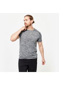 DOMYOS - Koszulka fitness męska Domyos krótki rękaw. Kolor: fioletowy, szary, wielokolorowy. Materiał: materiał, poliester. Długość rękawa: krótki rękaw. Długość: krótkie. Sport: fitness