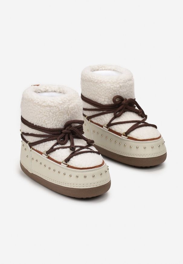 Renee - Beżowe Śniegowce z Ozdobnym Sznurowaniem Ćwiekami i Futerkiem Covesa. Kolor: beżowy. Materiał: futro