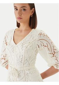 Guess Sukienka koktajlowa W6GK91 W2162 Biały Classic Fit. Kolor: biały. Materiał: syntetyk. Styl: wizytowy #4