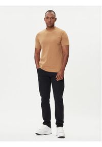 Karl Lagerfeld - KARL LAGERFELD T-Shirt 755051 554235 Beżowy Regular Fit. Typ kołnierza: dekolt w karo. Kolor: beżowy. Materiał: bawełna