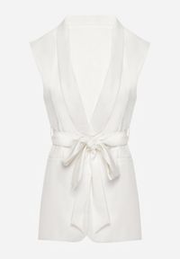 Renee - Biała Elegancka Kamizelka Stylizowana na Wiązaną Marynarkę Bez Rękawów Qirama. Okazja: na co dzień. Kolor: biały. Długość rękawa: bez rękawów. Sezon: wiosna, lato. Styl: elegancki #2