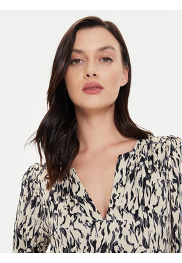 Karen by Simonsen Sukienka codzienna Nikole 10104917 Beżowy Relaxed Fit. Okazja: na co dzień. Kolor: beżowy. Materiał: wiskoza. Typ sukienki: proste. Styl: casual
