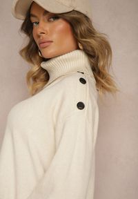Renee - Beżowy Komplet z Wiskozą i Modalem Spodnie o Szerokim Kroju i Golf Ozdobiony Guzikami Sassifra. Kolor: beżowy. Materiał: wiskoza. Wzór: aplikacja