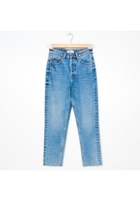 House - Jeansy straight fit z postrzępioną nogawką - Niebieski. Kolor: niebieski. Materiał: jeans. Styl: vintage #1