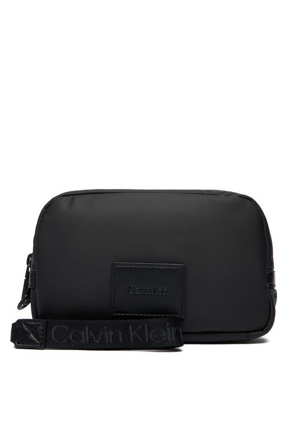 Saszetka Calvin Klein. Kolor: czarny. Materiał: puch