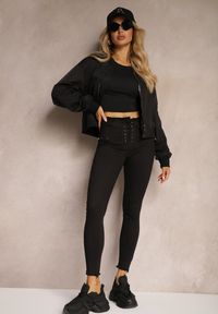 Renee - Czarne Bawełniane Spodnie o Kroju Skinny z Postrzępionymi Nogawkami Hesliana. Okazja: na co dzień. Kolor: czarny. Materiał: bawełna. Styl: rockowy, casual, elegancki