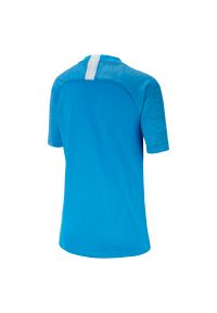 Koszulka juniorska Nike Breathe Strike AT5885. Materiał: materiał, poliester, tkanina. Długość rękawa: krótki rękaw. Długość: krótkie. Sport: fitness #2