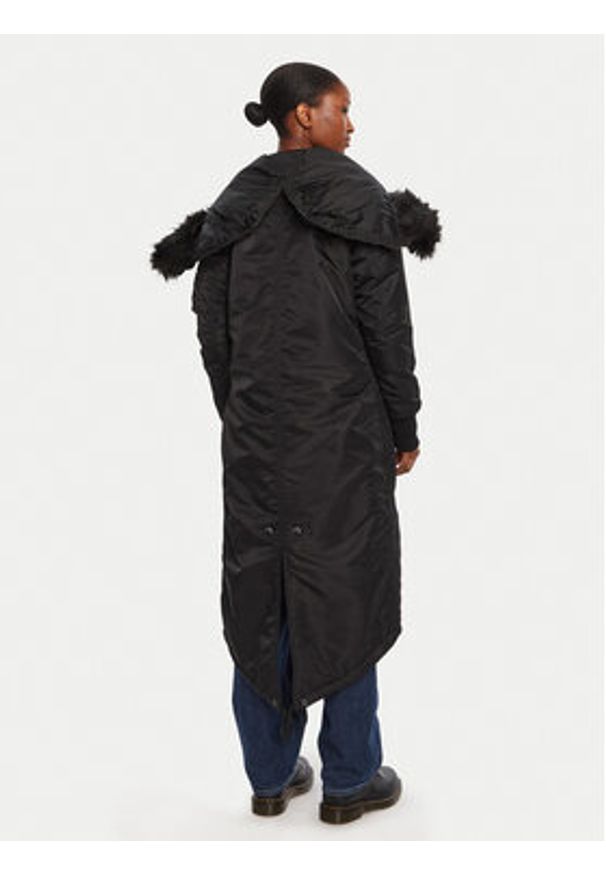 Alpha Industries Parka 198013 Czarny Regular Fit. Kolor: czarny. Materiał: syntetyk