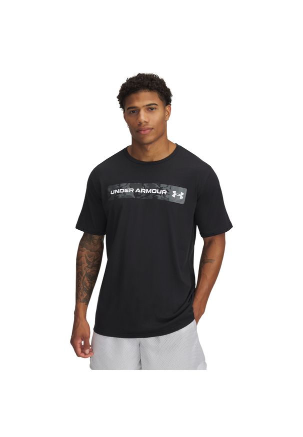 Koszulka Under Armour Camo Chest Stripe. Kolor: czarny, biały, wielokolorowy
