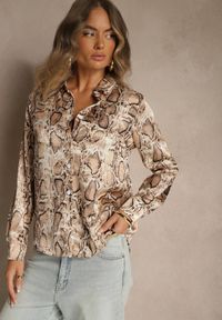 Renee - Brązowa Koszula Vices z Satynowej Tkaniny w Wężowy Print Resmina. Okazja: na spotkanie biznesowe, na co dzień. Kolor: brązowy. Materiał: satyna, tkanina. Długość rękawa: długi rękaw. Długość: długie. Wzór: nadruk. Styl: klasyczny, biznesowy, casual, elegancki #3