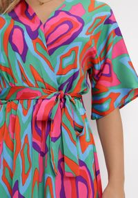 Born2be - Zielono-Różowa Sukienka Cesetros. Kolor: zielony. Materiał: materiał. Wzór: nadruk. Typ sukienki: kopertowe. Długość: midi #5