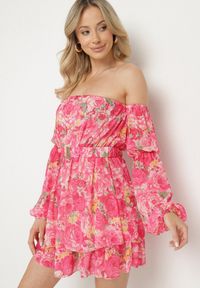 Born2be - Fuksjowa Wiskozowa Sukienka Hiszpanka z Falbanami i Paskiem w Kwiaty Virmoi. Okazja: na co dzień, na spacer. Typ kołnierza: dekolt hiszpanka. Kolor: różowy. Materiał: wiskoza. Wzór: kwiaty. Typ sukienki: proste. Styl: casual #5