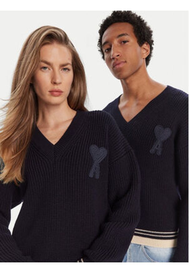 AMI PARIS - AMI Paris Sweter UKS268.KN0068 Granatowy Regular Fit. Kolor: niebieski. Materiał: wełna