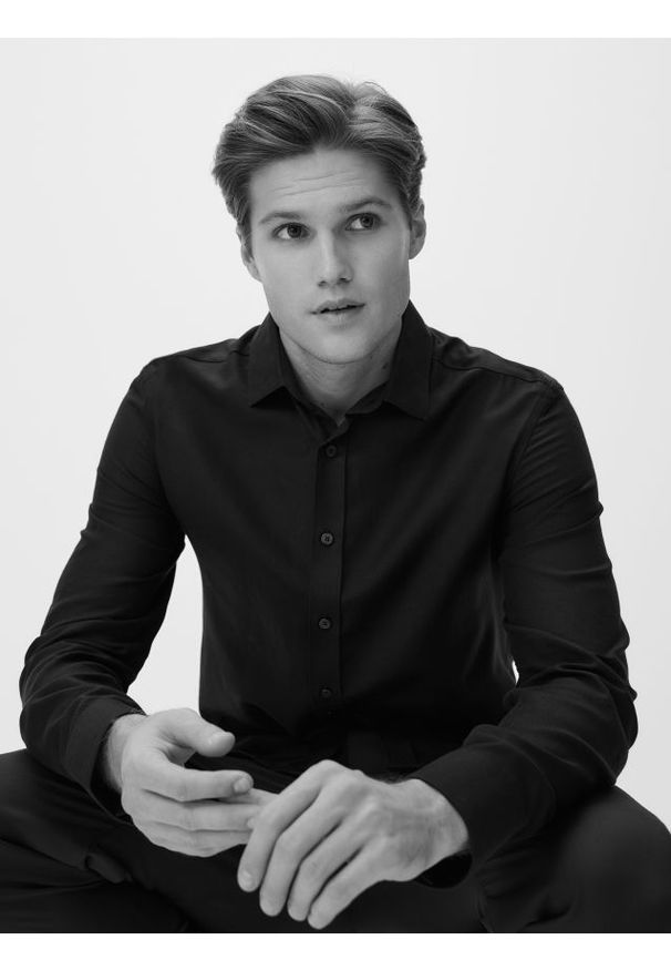 Reserved - Koszula slim z bawełny egipskiej - czarny. Kolor: czarny. Materiał: bawełna