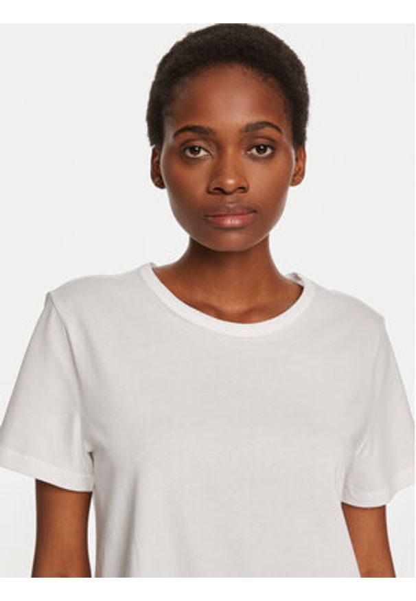 GAP - Gap T-Shirt 795346-01 Biały Regular Fit. Kolor: biały. Materiał: bawełna