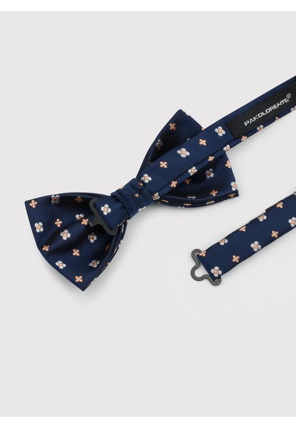 Pako Lorente - PAKO LORENTE – Granatowa mucha męska w kwiatki. Okazja: na wesele, na ślub cywilny. Kolor: niebieski. Materiał: poliester. Wzór: kwiaty. Styl: elegancki