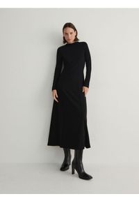 Reserved - Sukienka z wiskozą - czarny. Kolor: czarny. Materiał: wiskoza. Wzór: gładki. Typ sukienki: proste