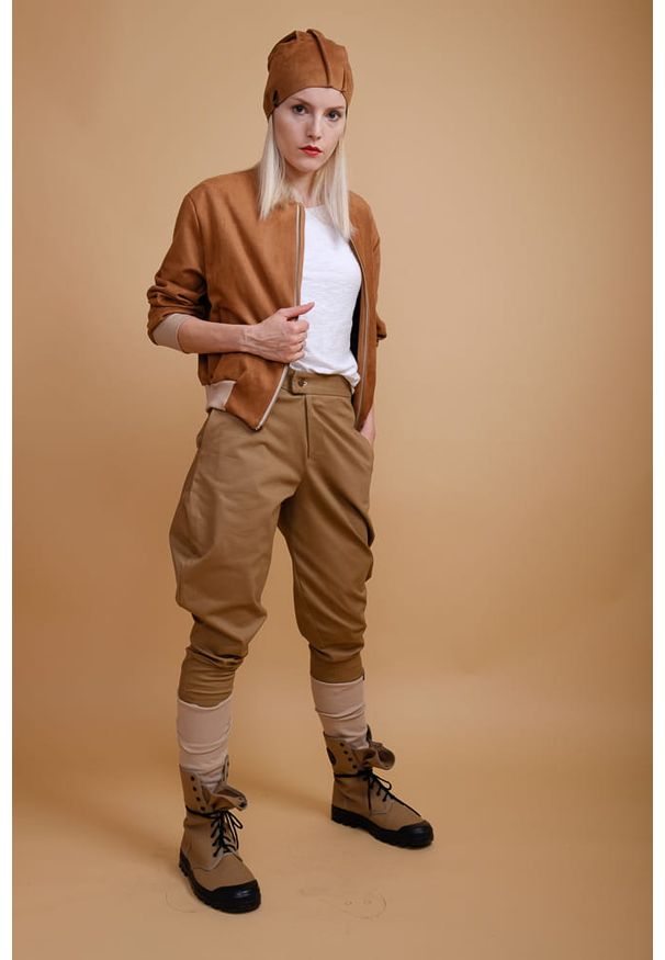 Hultaj Polski - Bryczesy Pustynne damskie. Okazja: na co dzień. Stan: podwyższony. Materiał: bawełna, dzianina, elastan, materiał. Wzór: moro. Styl: retro, casual, militarny, vintage
