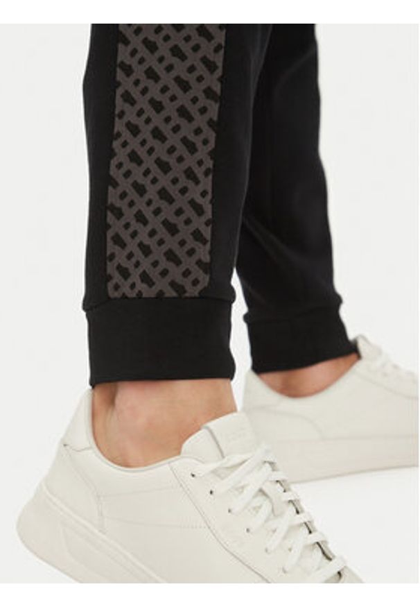 BOSS Spodnie dresowe Luke 50546839 Czarny Regular Fit. Kolor: czarny. Materiał: bawełna