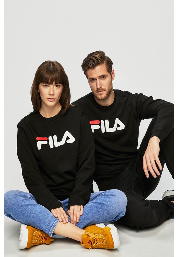 Fila - Bluza. Okazja: na co dzień. Typ kołnierza: bez kaptura. Kolor: czarny. Materiał: bawełna, poliester, materiał, dzianina. Wzór: nadruk. Styl: casual