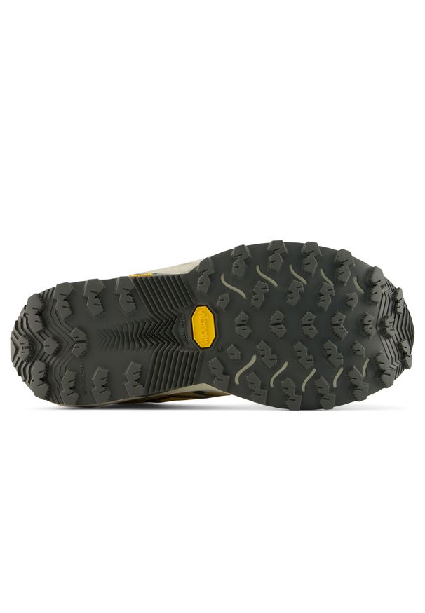 Buty damskie New Balance FuelCell Rebel Trail WRBT6G2 – beżowe. Kolor: beżowy. Materiał: materiał, syntetyk, guma. Szerokość cholewki: normalna. Sport: fitness, bieganie