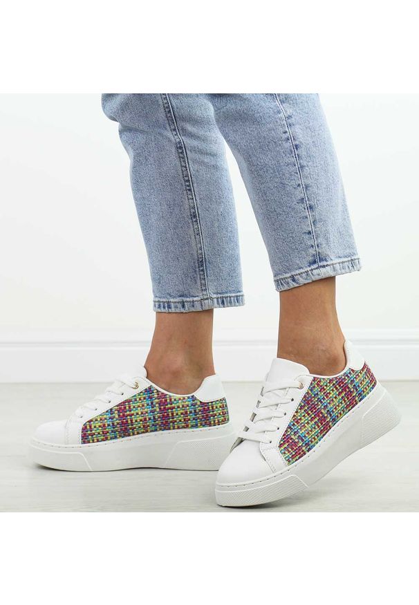 Zielone sneakersy damskie McBraun 23335. Okazja: na co dzień. Kolor: zielony. Materiał: skóra. Sezon: wiosna, jesień, lato. Obcas: na platformie