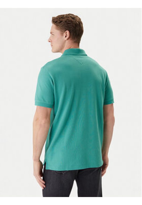 Tommy Jeans Polo DM0DM22711 Zielony Regular Fit. Typ kołnierza: polo. Kolor: zielony. Materiał: bawełna