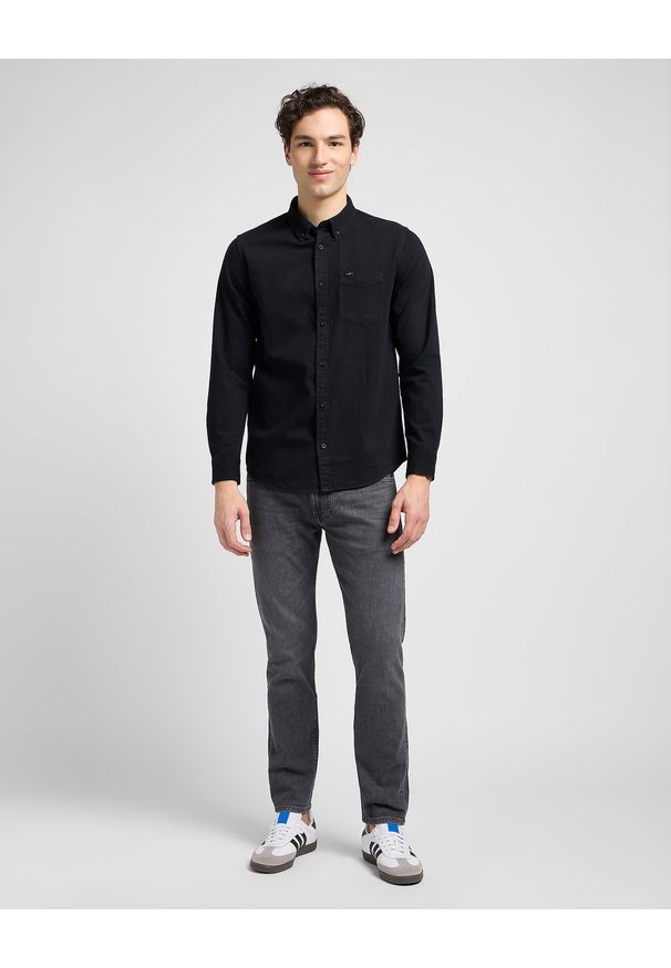 Lee - MESKA KOSZULA LEE BUTTON DOWN BLACK 112330674. Typ kołnierza: button down