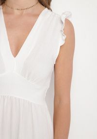 Born2be - Biała Wiskozowa Sukienka z Falbankami Sadoline. Okazja: na co dzień. Typ kołnierza: kołnierz z falbankami. Kolor: biały. Materiał: wiskoza. Styl: boho, casual #5