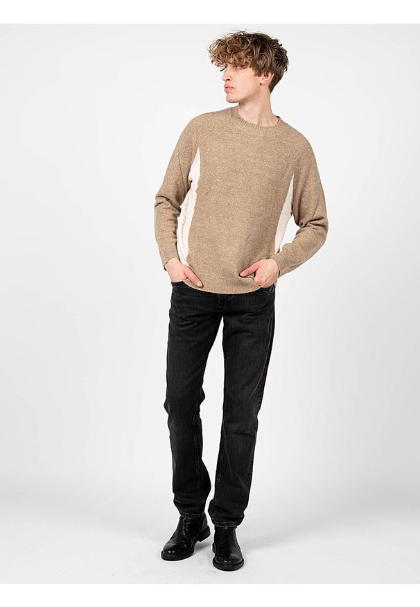 Pepe Jeans Sweter "Monroi" | PM702273 | Monroi | Mężczyzna | Piaskowy, Beżowy. Okazja: na co dzień. Kolor: beżowy. Materiał: poliamid, poliester, akryl. Styl: casual