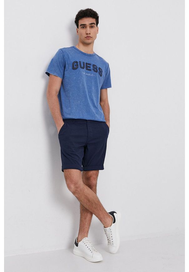 Guess - T-shirt bawełniany. Okazja: na co dzień. Kolor: niebieski. Materiał: bawełna. Wzór: aplikacja. Styl: casual