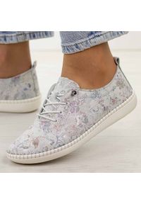 Białe FL skórzane półbuty damskie T.Sokolski 2023. Okazja: na co dzień. Kolor: biały. Materiał: skóra. Szerokość cholewki: normalna. Sezon: wiosna, lato. Styl: casual, elegancki, klasyczny #1