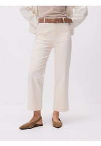 Reserved - Spodnie z paskiem - kremowy. Kolor: kremowy. Materiał: tkanina, bawełna #1